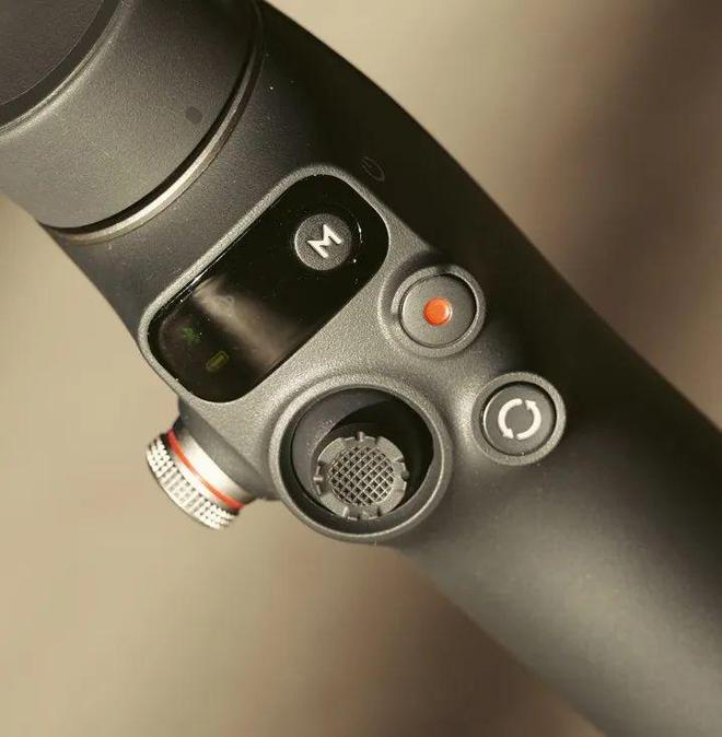 oblie 7 Pro稳定器首发初体验！米乐m6网站549元！大疆OSMO M(图5)